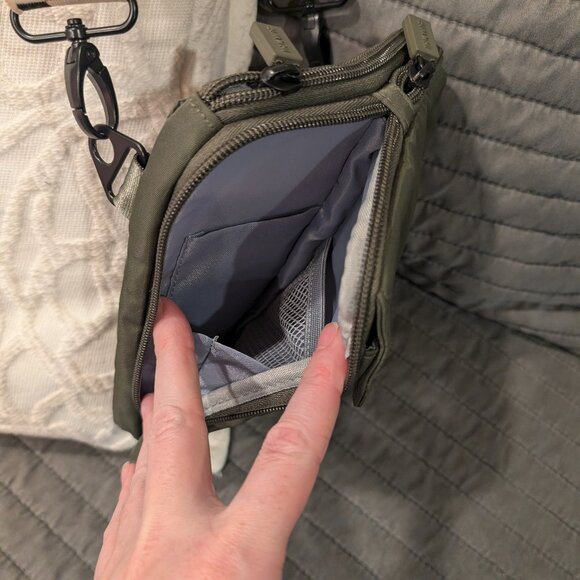 THE XL EVERYDAY ESSENTIALS CROSSBODY - Picture 4 of 8